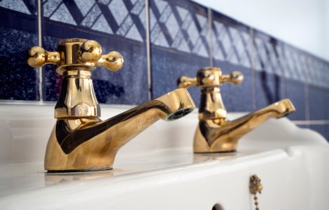  Top  3 motive pentru care oamenii din Marea Britanie au 2 robinete