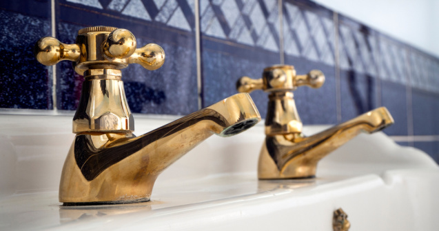 Top  3 motive pentru care oamenii din Marea Britanie au 2 robinete