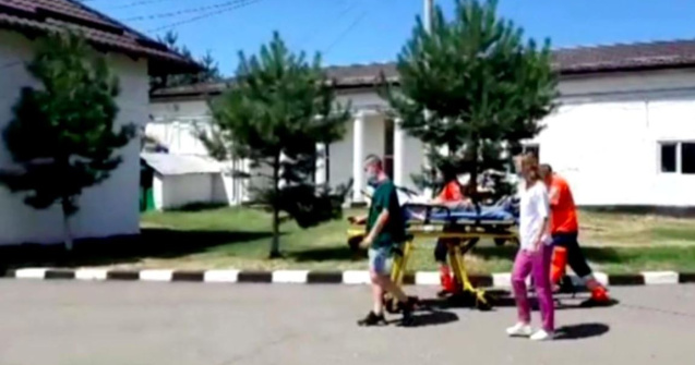 Anchetă în cămin, bătrân omorât în bătaie de un infirmier beat