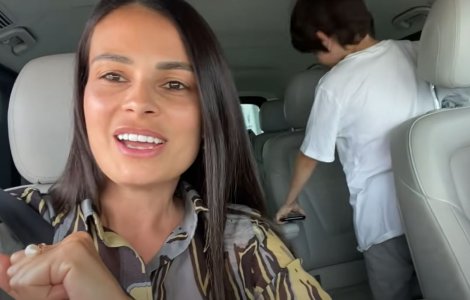 Anca Serea, tatuaj cadou pentru fiica de 14 ani. Unii dintre admiratori s-au declarat consternați de decizia prezentatoarei: „Cam devreme!”