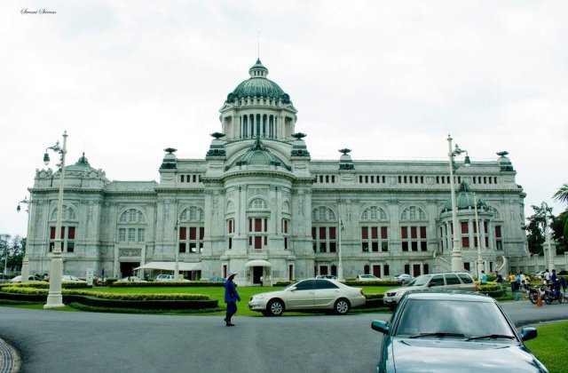 Parlamentul thailandez, ocupat de protestatari