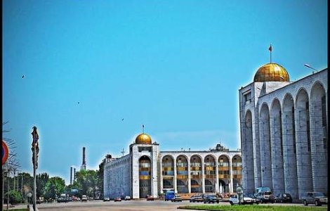 Haos in Kirgistan: Presedintele, indepartat de la putere