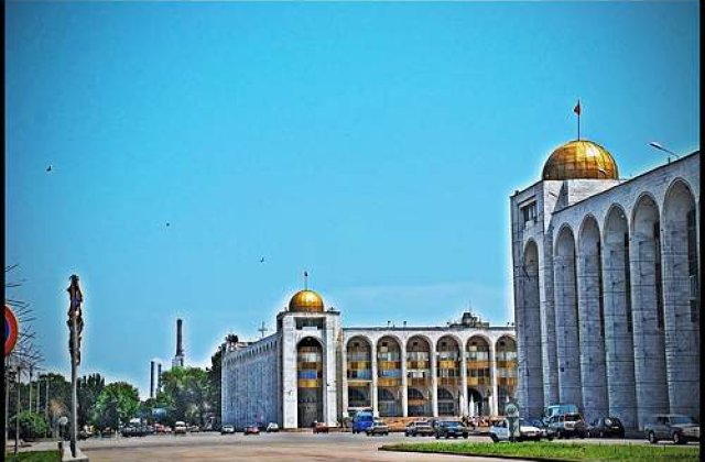 Haos in Kirgistan: Presedintele, indepartat de la putere