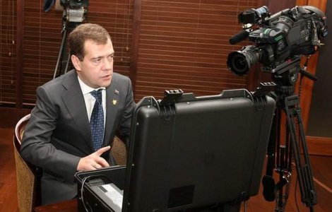 Kremlinul cere Twitter sa stearga conturile false ale lui Medvedev