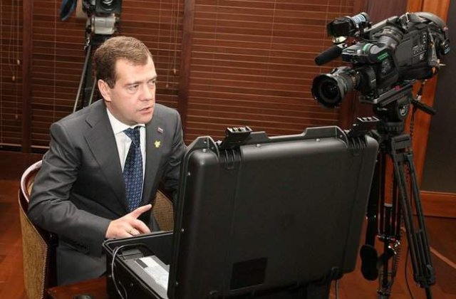 Kremlinul cere Twitter sa stearga conturile false ale lui Medvedev