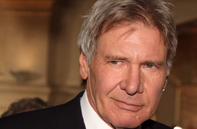 Harrison Ford se lupta cu extraterestrii in  "Cowboys & Aliens"