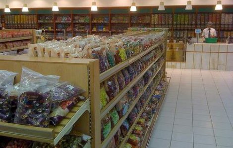 Parlamentarii vor sa inchida supermarketurile duminica