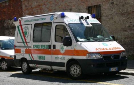 O femeie si un copil de etnie roma, stropiti cu acid, in sudul Italiei