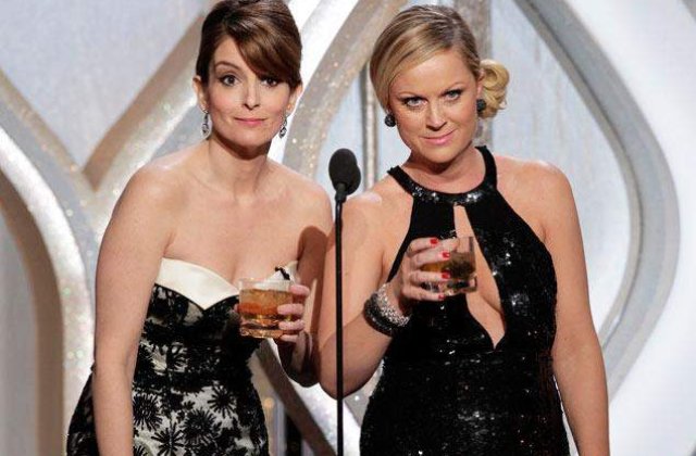 Tina Fey si Amy Poehler vor prezenta galele Globul de Aur din 2014 si 2015