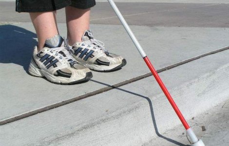 Telefon cu buton de panica pentru nevazatori, in premiera la Mures