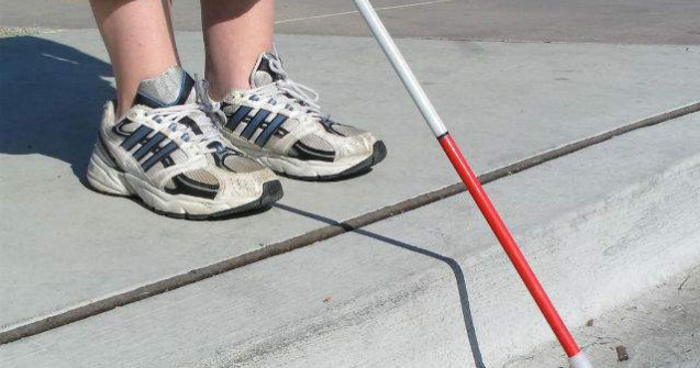 Telefon cu buton de panica pentru nevazatori, in premiera la Mures