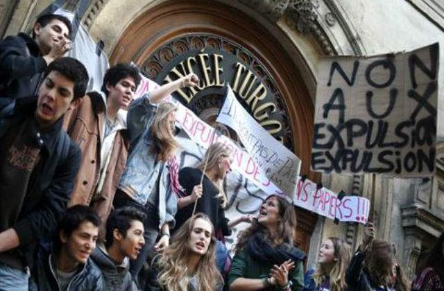 Paris: Licee blocate in semn de protest fata de expulzarea elevilor straini