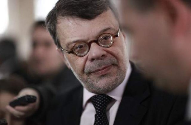 Masina in care se afla ministrul Culturii, vandalizata de protestatari in Capitala