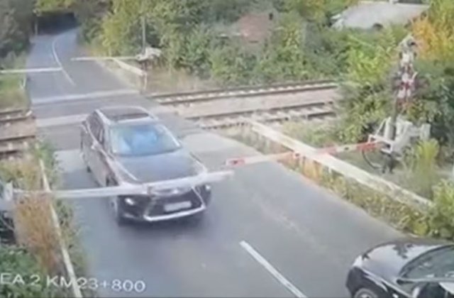 VIDEO Medicul beat care a rupt barierele și după o oră s-a răsturnat cu mașina, reținut după o săptămână