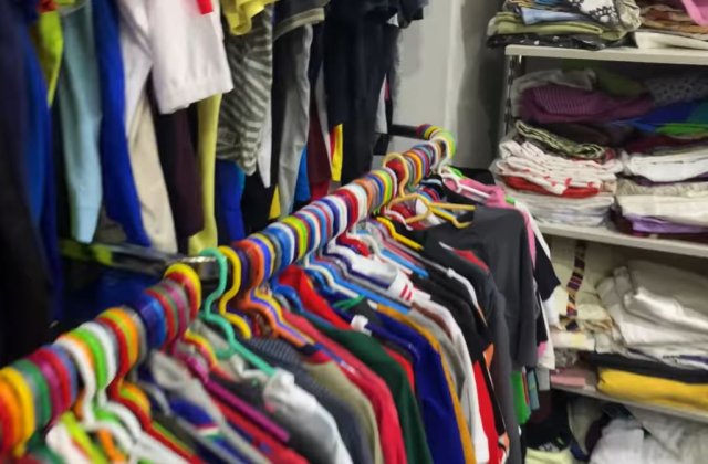 Second-hand, prima opțiune a multor români. „Primul gând ar fi că arată sărăcia”