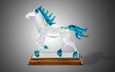 Șase sculpturi din sticlă...