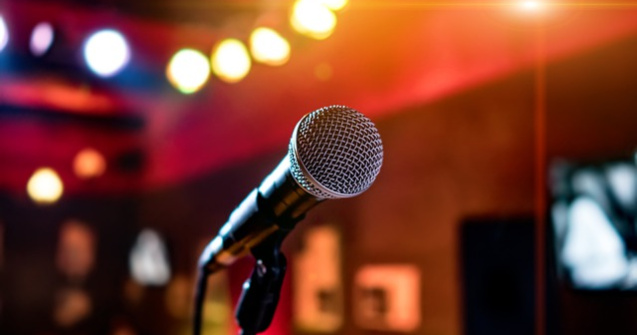 China va interzice anumite cântece pentru karaoke. Ce piese nu se vor mai cânta