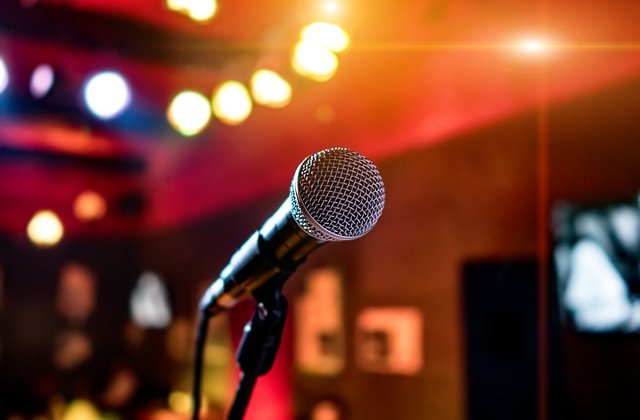 China va interzice anumite c&acirc;ntece pentru karaoke. Ce piese nu se vor mai c&acirc;nta
