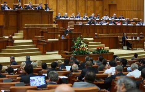 Interzis la pensie+salariu la deputati, neconstitutional?