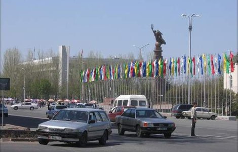 Fii si fratele presedintelui kirghiz, cautati pentru crima