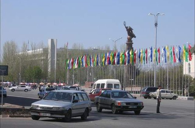 Fii si fratele presedintelui kirghiz, cautati pentru crima