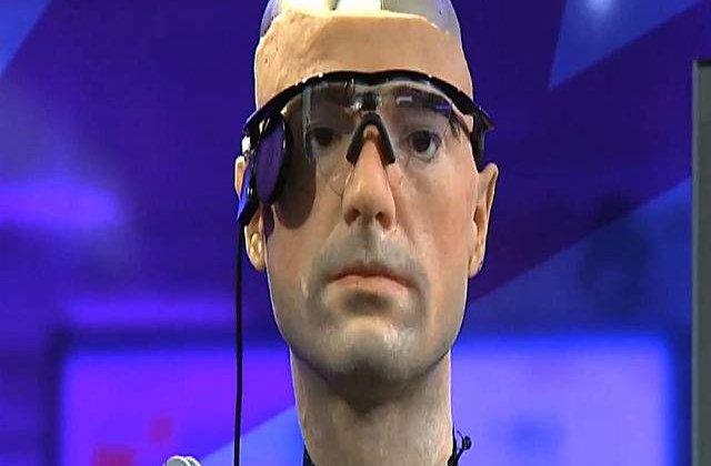 Primul om bionic, expus la Smithsonian National Air and Space Museum