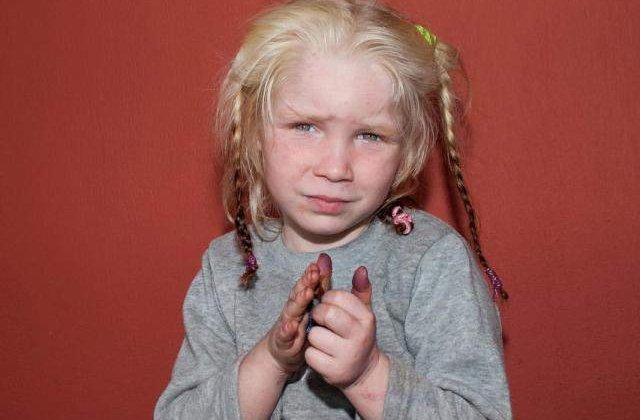 Grecia: Femeia roma la care a fost gasita fetita blonda sustine ca mama ei este romanca