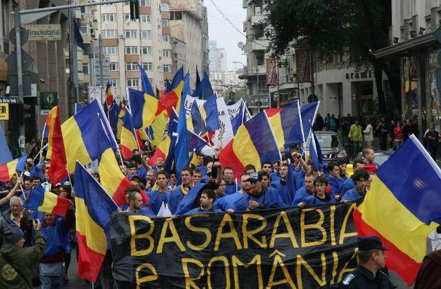 Mii de persoane participa in Capitala la un mars pentru unirea Basarabiei cu Romania