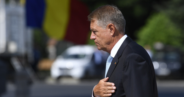 Președintele Iohannis - convorbire telefonică cu premierul grec, care a mulțumit pentru intervenția pompierilor români