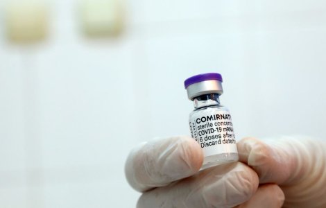 Moarte bizară a unei paciente cu COVID-19 la două luni după imunizare