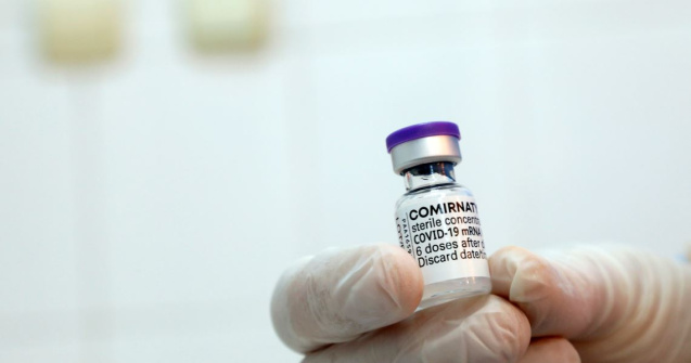 Moarte bizară a unei paciente cu COVID-19 la două luni după imunizare