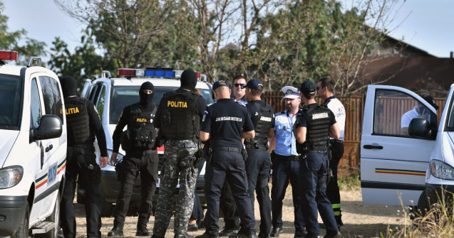 Tânăr de 17 ani a fugit de sub nasul polițiștilor în timp ce i se scria mandatul