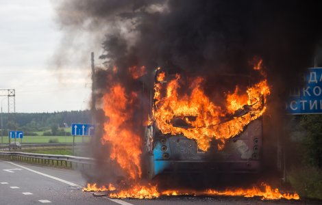 VIDEO Un autobuz a explodat în Rusia în plină stradă. Două persoane au murit și 17 au fost rănite