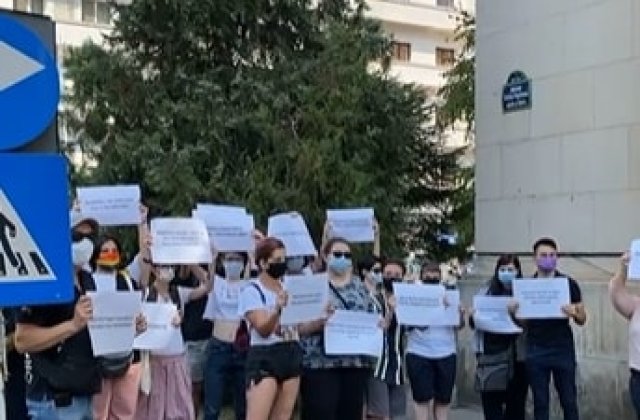 Protest la Ministerul Sănătății. Românii cer adoptarea de urgență a strategiei naționale HIV/SIDA