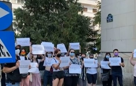 Românii protestează pentru adoptarea de urgență a strategiei naționale HIV/SIDA