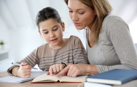  Top  3 motive pentru care este mai bine ca părinții să nu facă temele cu copiii lor