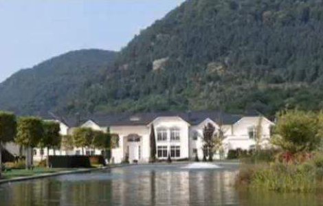 Vila lui Casuneanu, hit pe YouTube