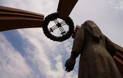 Guvernul provizoriu kirghiz se izoleaza de lume