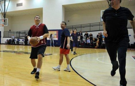  Foto Ponta, vizita in SUA: Premierul a jucat baschet cu Ghita Muresan