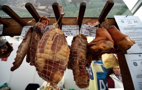 Consumăm E-uri, nu mâncare. Studiu: Un om ingerează 2 kg de aditivi pe an