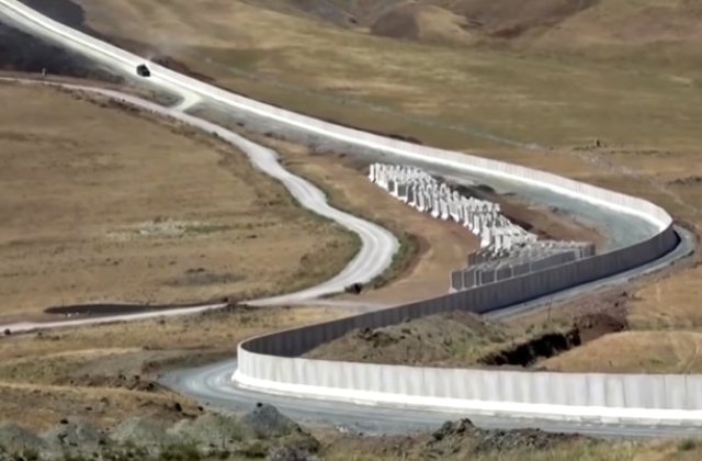 VIDEO Turcia construiește un zid de 295 de km pentru a &icirc;mpiedica invazia refugiaților din Afganistan