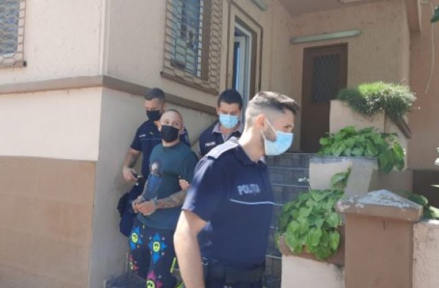 VIDEO &bdquo;Gangsterul din Rom&acirc;nia&rdquo;, prins după ce le-a cerut mai multor femei să-și omoare copiii