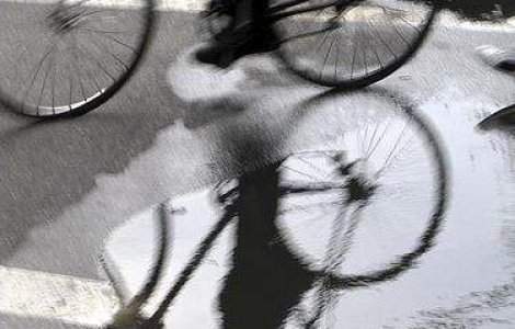 Un camion militar a lovit mortal o biciclista