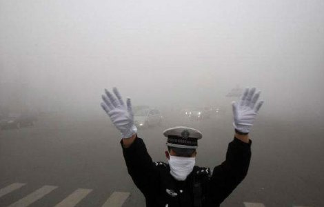 Metropola chineza, afectata de trei zile de o poluare atmosferica intensa