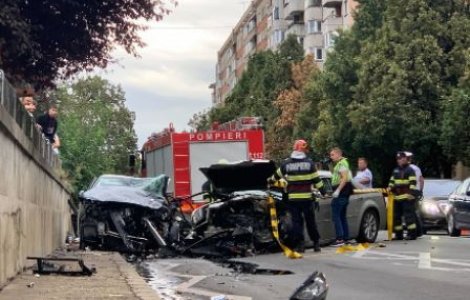 VIDEO Intervenție contracronometru în Oradea, după un impact violent