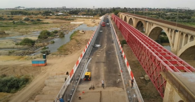 VIDEO Construcţia noului pod rutier de la Vadu Paşii este aproape finisat