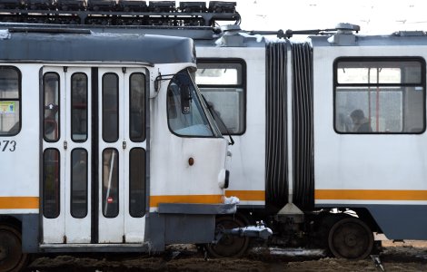 Tramvaiele vechi din Capitală pun în pericol viața călătorilor