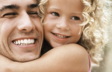  Video  Si-a educat fetita de 7 ani pentru a face sex cu ea