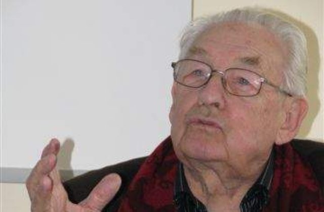 Andrzej Wajda, asaltat sa dea interviuri
