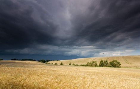 Norul de cenusa vulcanica: inofensiv pentru oameni, periculos pentru avioane